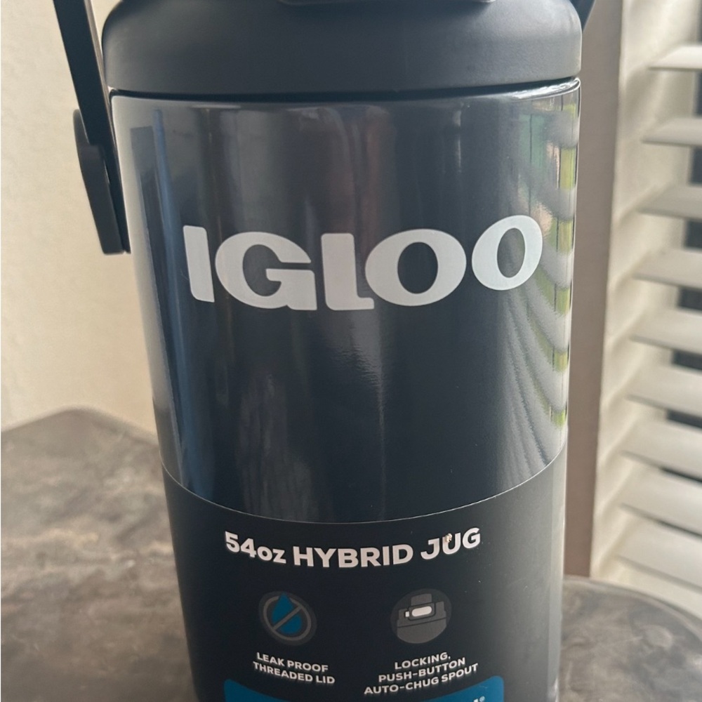 Igloo Black Insulated Jug